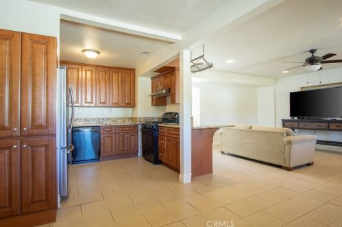 1591 Persimmon St, Rialto CA  92377-4190 exterior