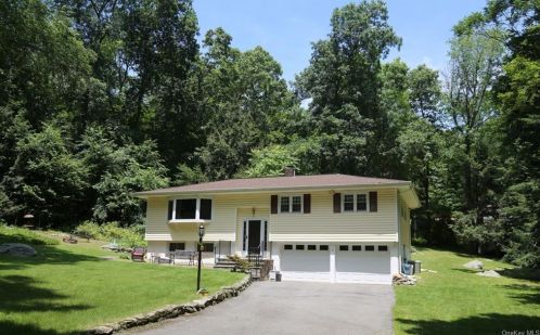 18 Old Stone House Rd, Tompkins Corners, NY 10579-3037