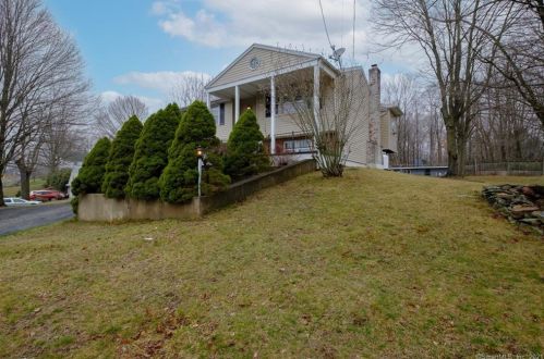 481 Center St, Waterbury, CT 06716-2107