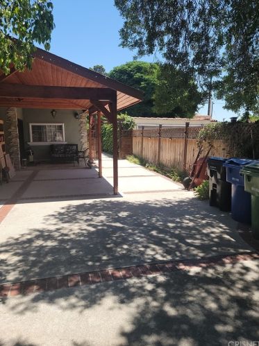 6610 Gentry Ave, North Hollywood, CA 91606-1607