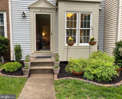 8445 Canyon Oak Dr, Springfield, VA 22153-3577