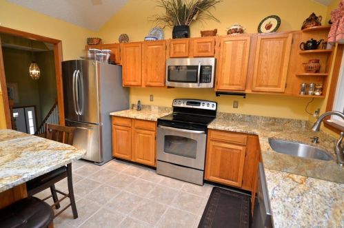 28 Charcoal Ridge Rd, Danbury, CT 06811-2913