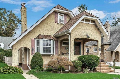 39 Beverly Ave, Floral Park, NY 11001-3253