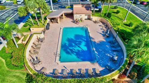 6428 Aspen Glen Cir, Boynton Beach FL  33437-1820 exterior