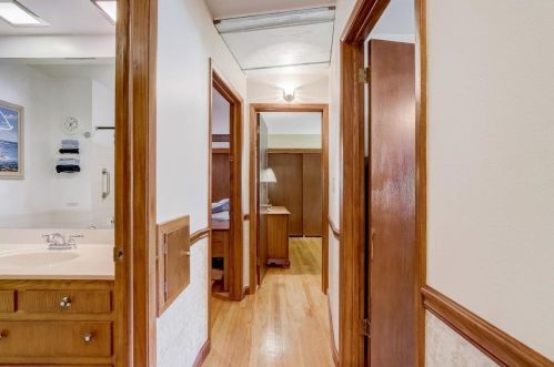 22194 Valley Rd, Waukesha WI  53186-5350 exterior