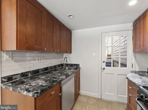 916 Capitol St, Washington DC 20003-1533 exterior