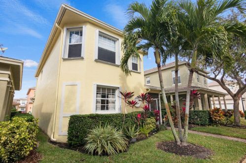 2163 Bell Isle Dr, Fort Pierce, FL 34952-8009