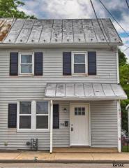 38 Main St, Strinestown, PA 17345-1402