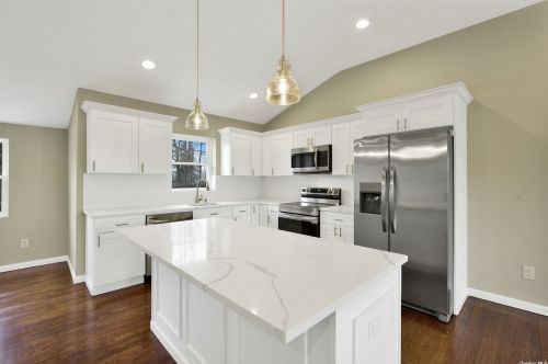 9 Brookwood Dr, Wheatley Heights NY  11798-1005 exterior