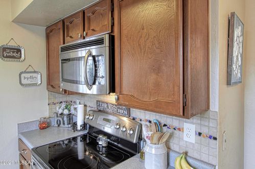 8410 Cypress Point Ln, Tucson AZ 85710-7108 exterior