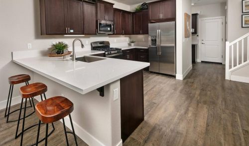 709 Niemann St, Winters, CA 95694-2320