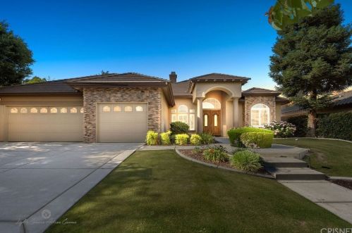 11203 Hartland St, Bakersfield, CA 93312-7007