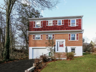 11 Brook Rd, Larchmont NY  10538-1808 exterior