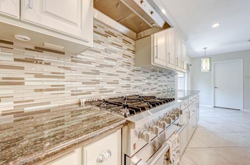 2213 Shannon St, Deer Park, TX 77536-4047