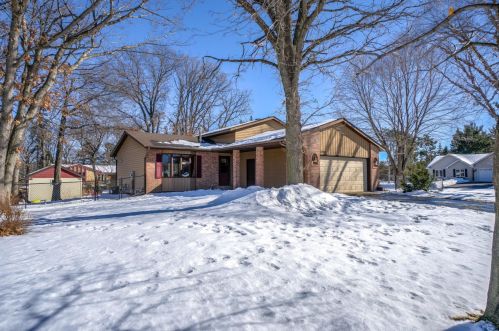 5290 Carolyn Ln, Saint Paul, MN 55110-5886
