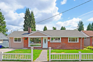 7639 112th St, Seattle, WA 98178-3227