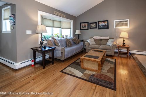 124 Statesir Pl, Tinton Falls NJ  07701-6143 exterior