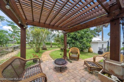 2915 Indian Riv Dr, Cocoa FL 32922-6607 exterior