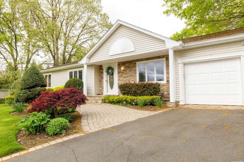 12 Millbrook Ct, Huntington Station, NY 11746-7900