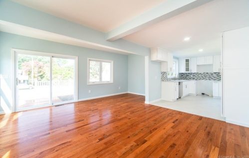 27 Garrigus Ct, Waterbury CT  06716-3103 exterior