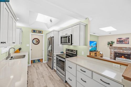 2542 Doidge Ave, Pinole, CA 94564-1011