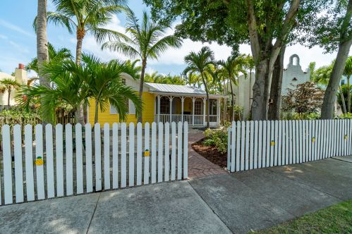 618 Sunset Rd, West Palm Beach, FL 33401-7842