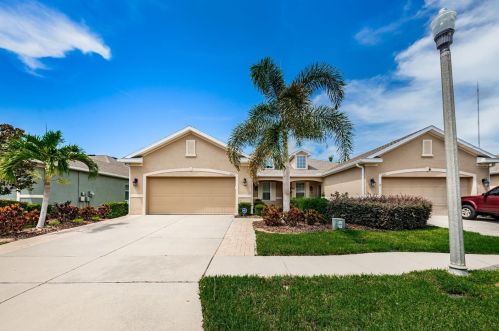 2207 Barracuda Ct, Tarpon Springs, FL 34691-9805