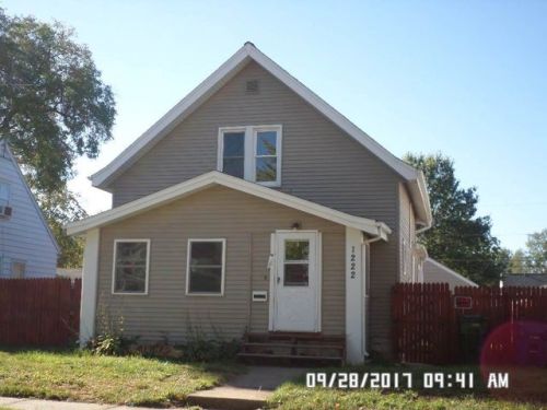 1222 Forest Ave, Waterloo, IA 50702-3137