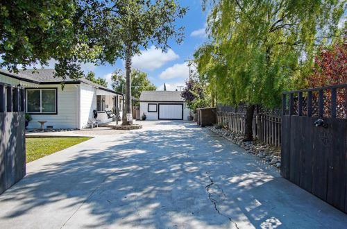 3130 Airline Hwy, Hollister CA  95023-9725 exterior