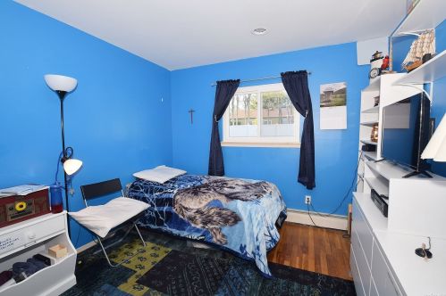 4 Merrimac Ct, Huntington Station NY  11746-6011 exterior