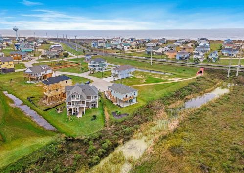 25255 Sausalito Dr, Galveston TX  77554-6910 exterior