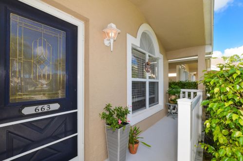 663 San Remo Cir, Fort Pierce, FL 34986-1723