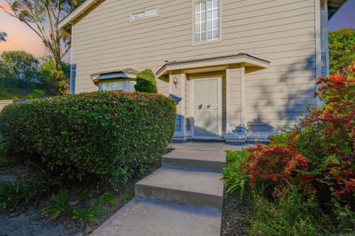 2892 Sanford Ln, Carlsbad, CA 92010-6553