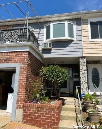 132 Beach 128th St, Far Rockaway, NY 11694-1605