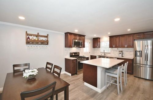 5064 Daube Dr, Pittsburgh, PA 15236-1610