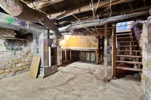 228 Oakland Sq, Bellefontaine OH  43311-2143 exterior