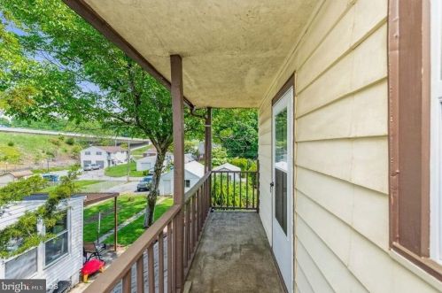 18 Jury St, Highspire PA  17034-1010 exterior