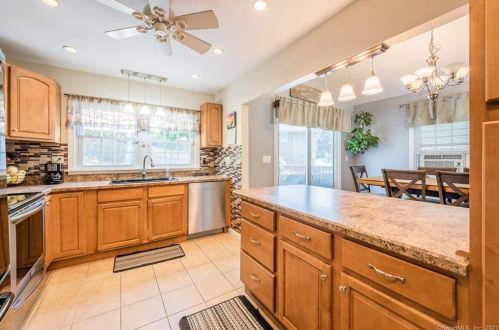 4 Riverview Rd, Uncasville CT  06382-1914 exterior
