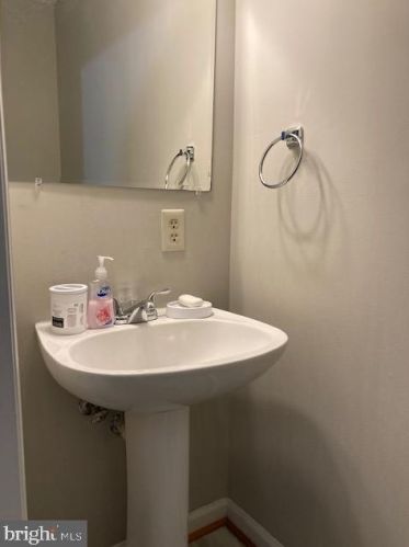 14763 Winding Loop, Woodbridge VA  22191-3448 exterior