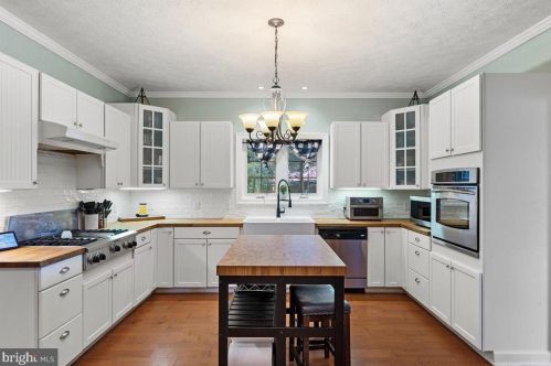 3098 Hamburg Rd, Edinburg VA  22824-3093 exterior