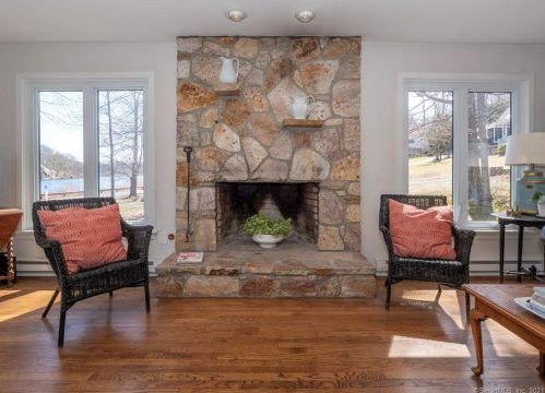 283 Mamanasco Rd, Ridgefield CT  06877-2425 exterior