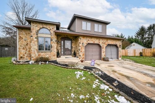 14 Denise Ct, Bear, DE 19701-1190