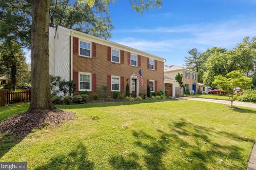 1120 Treeside Ln, Herndon, VA 20170-3809