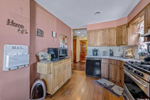 3680 Stokes Ave, Bethpage NY  11714-4132 exterior