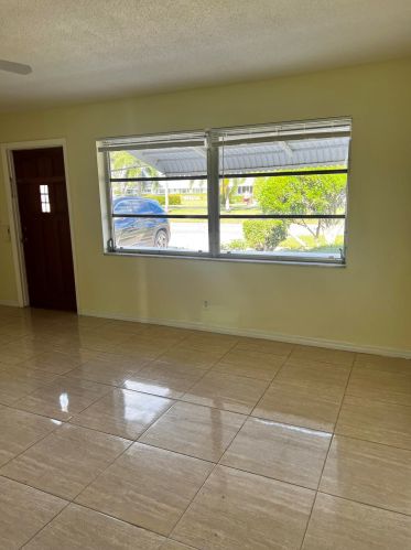 2020 Golf Ln, Boynton Beach FL  33426-4634 exterior