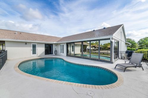 2904 Appaloosa Trl, West Palm Beach FL  33414-7639 exterior