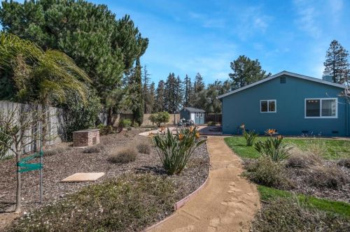 300 Sobrato Dr, Campbell CA  95008-3919 exterior