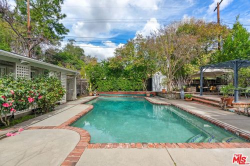 11945 Addison St, North Hollywood CA  91607-3157 exterior