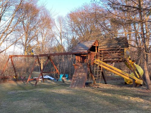 1947 Glen Oaks Ln, Thiensville WI  53092-2903 exterior