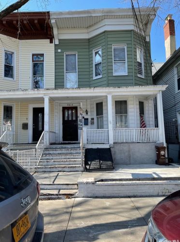 86-18 90th St, Jamaica, NY 11421-1328